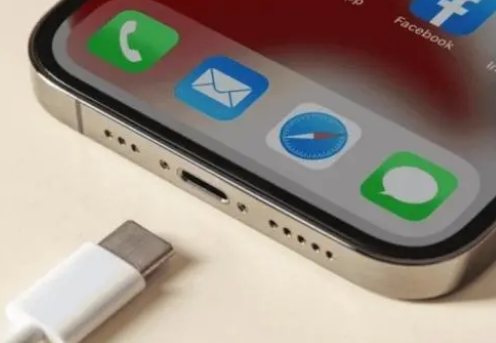 忻城苹果15维修分享iPhone15改USB-C接口后能和安卓用户互借充电器吗 